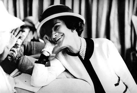 porque coco chanel decidio diseñar|Coco Chanel imagenes.